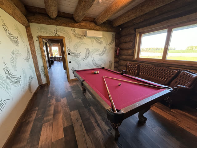 Peamaja pool room